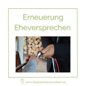 Eheversprechen: Die Hände eines Brautpaares beim Handfasting mit Traurednerin Köln Tanja Rauth